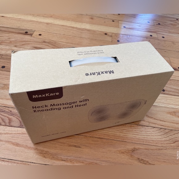 NIB ** Neck Massage, Massage Pillow, For car and for home - Picture 3 of 10